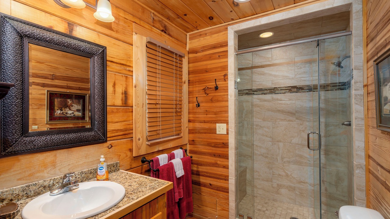 Photo of Bathroom in Globe