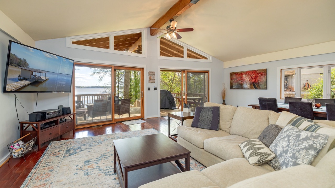 Photo of Livingroom in Wildwood Point
