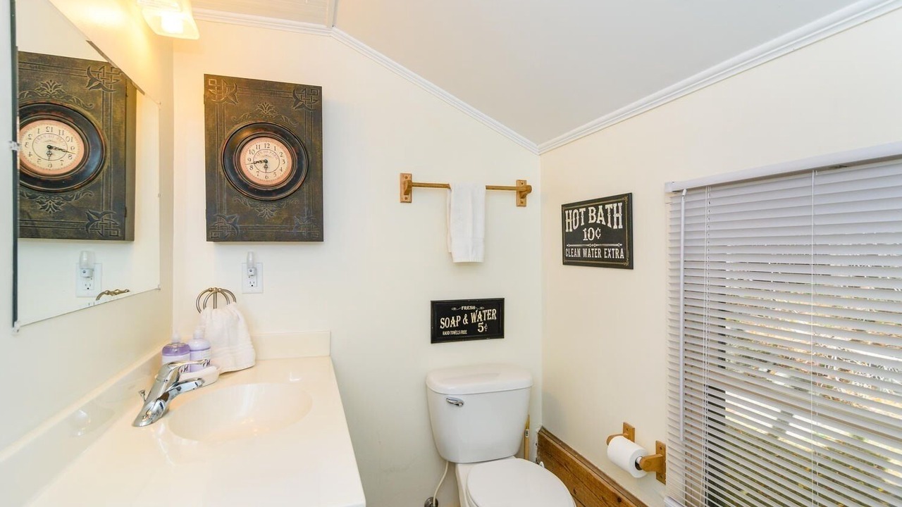 Photo of Bathroom in Skyland