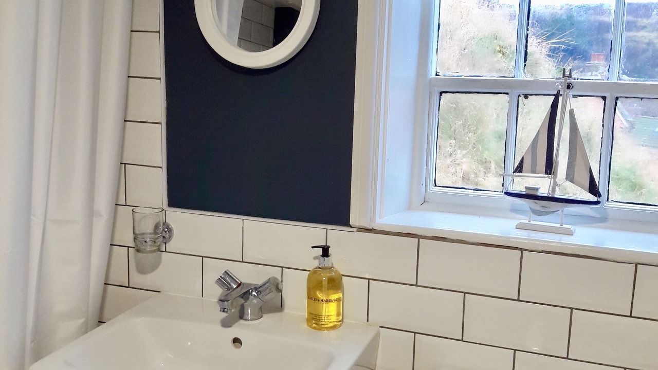 Photo of Bathroom in Staithes