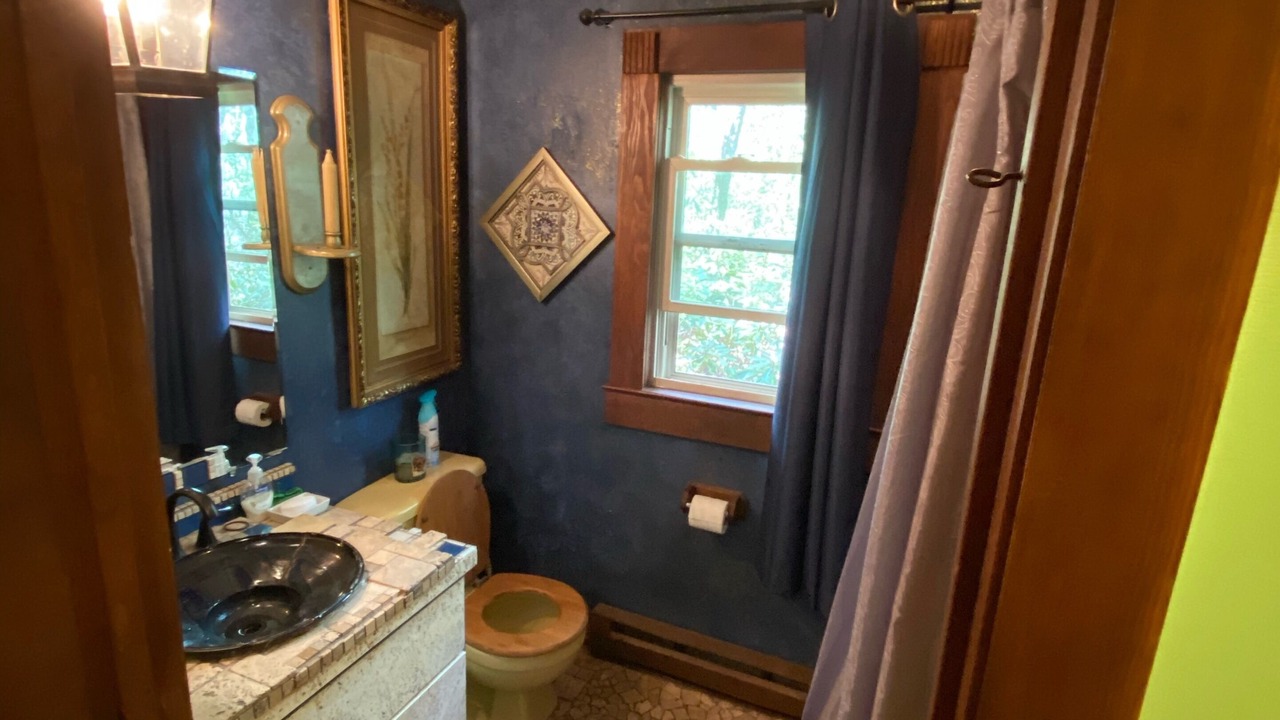 Photo of Bathroom in Newland