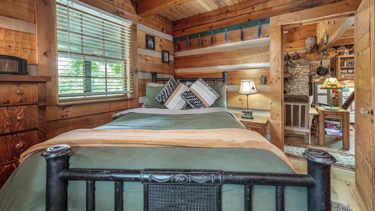 Photo of Bedroom in Weaverville