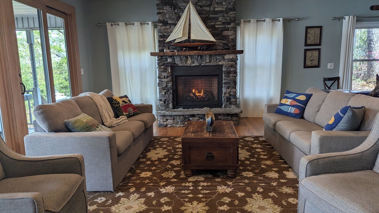 Photo of Livingroom in Forest Lake Heights