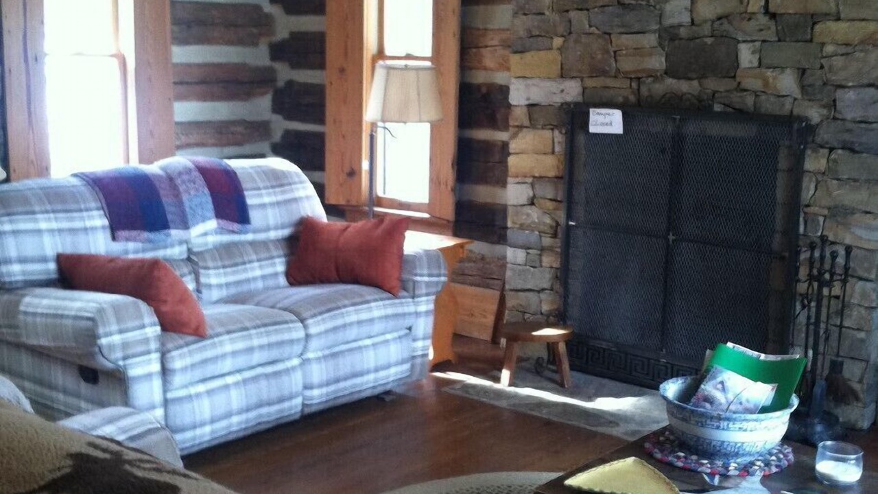 Photo of Livingroom in Roxboro