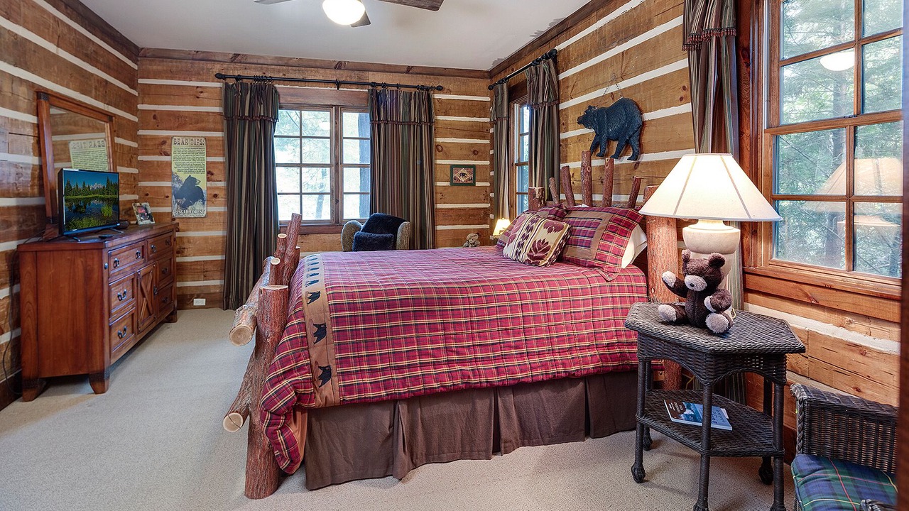 Photo of Bedroom in Lake Toxaway