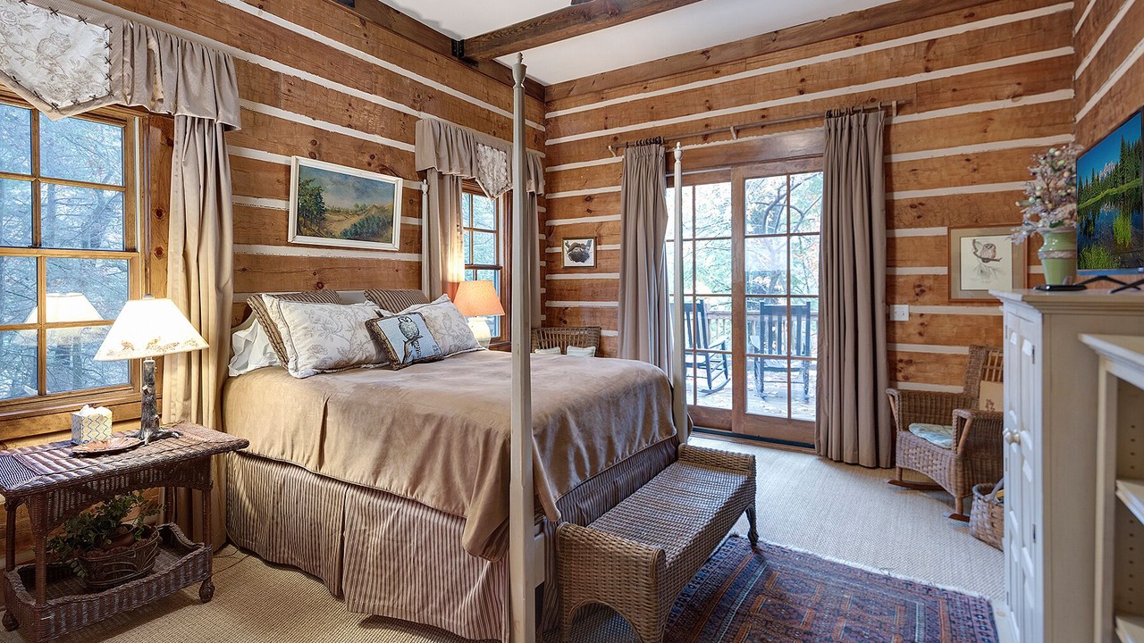 Photo of Bedroom in Lake Toxaway