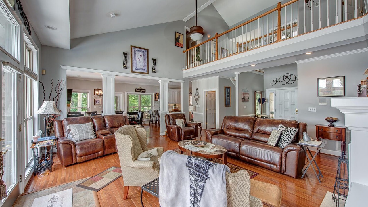 Photo of Livingroom in Belmont