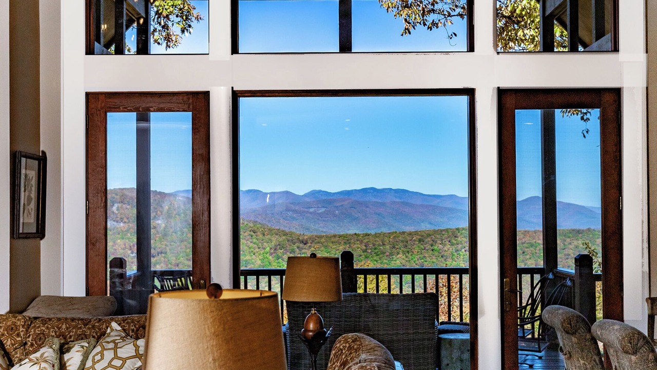 Photo of Livingroom in Lake Toxaway