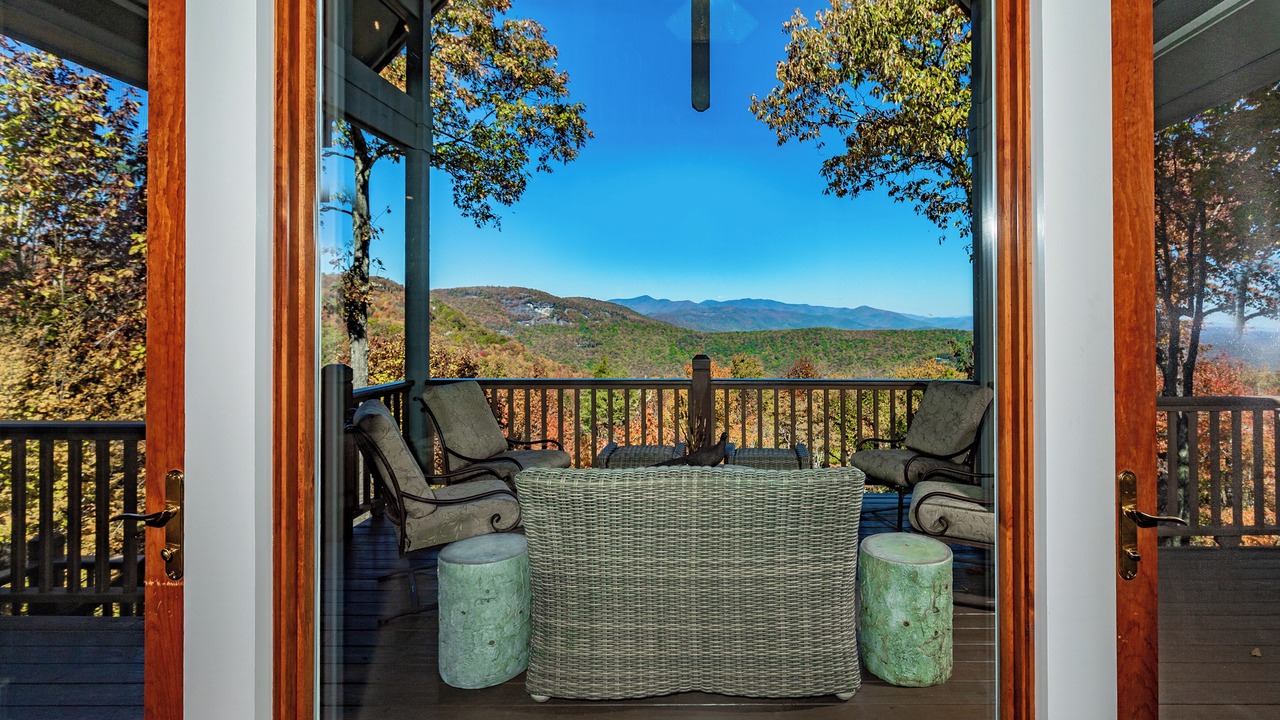 Photo of Patio Balcony in Lake Toxaway