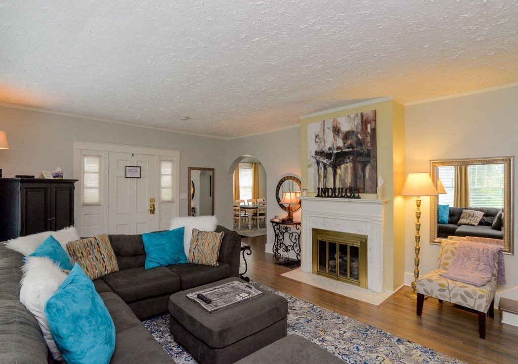 Photo of Livingroom in Hillsboro West End