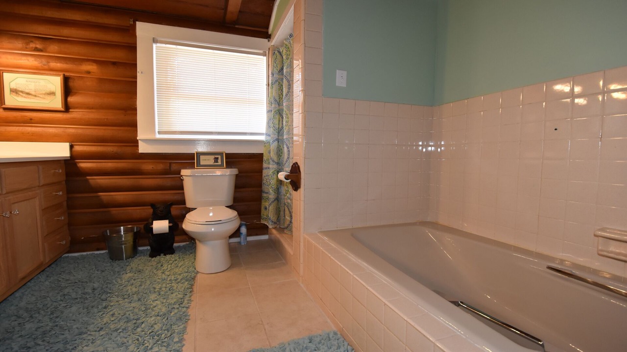 Photo of Bathroom in Candler