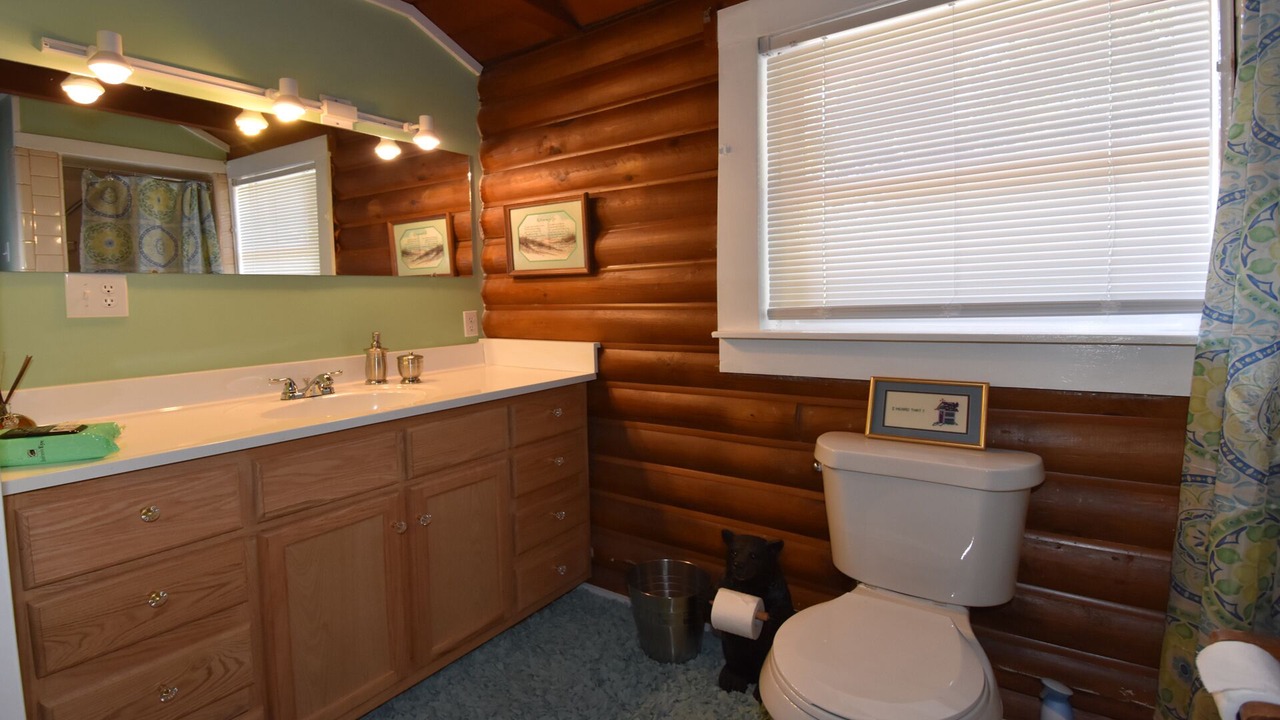 Photo of Bathroom in Candler