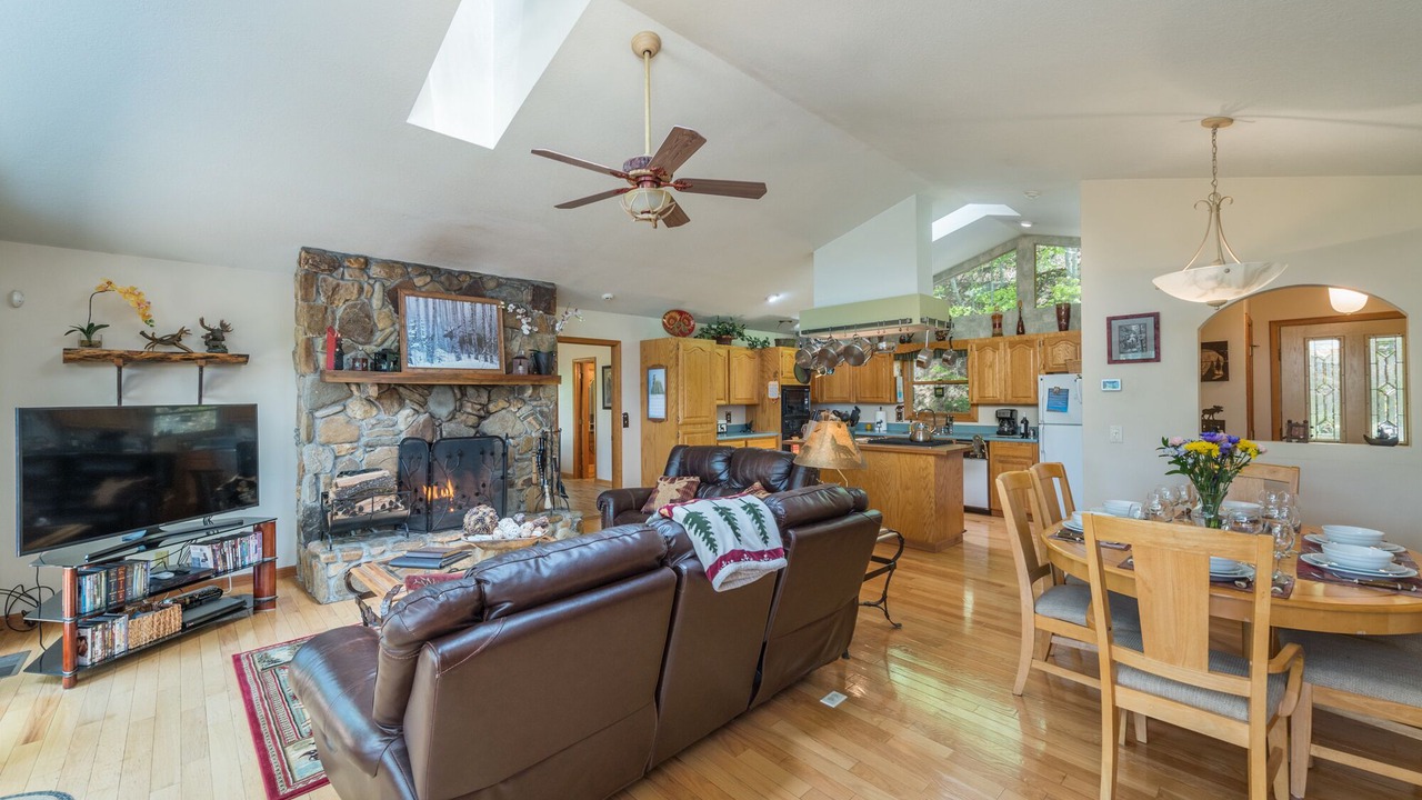 Photo of Livingroom in Upper Peachtree