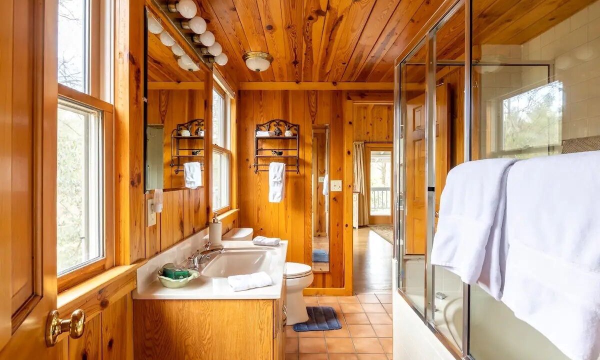 Photo of Bathroom in Highlands Hills