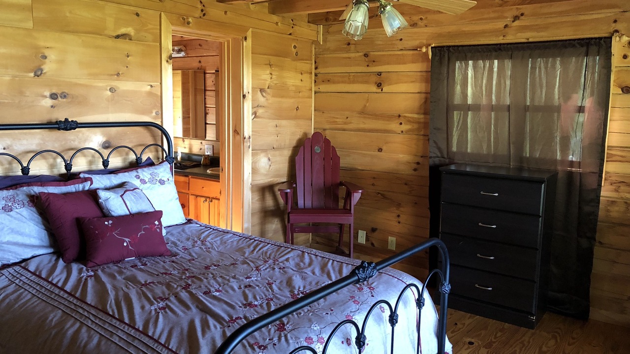 Photo of Bedroom in Saluda