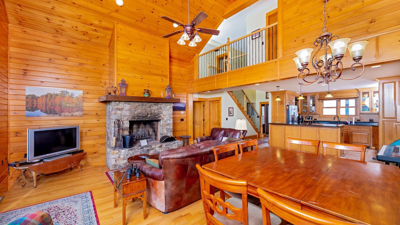 Photo of Livingroom in Old Fort