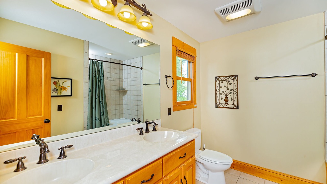 Photo of Bathroom in Old Fort