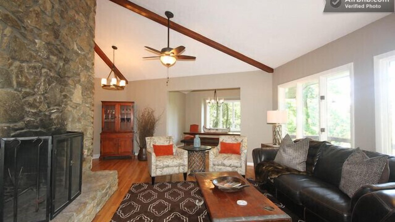 Photo of Livingroom in Fairview