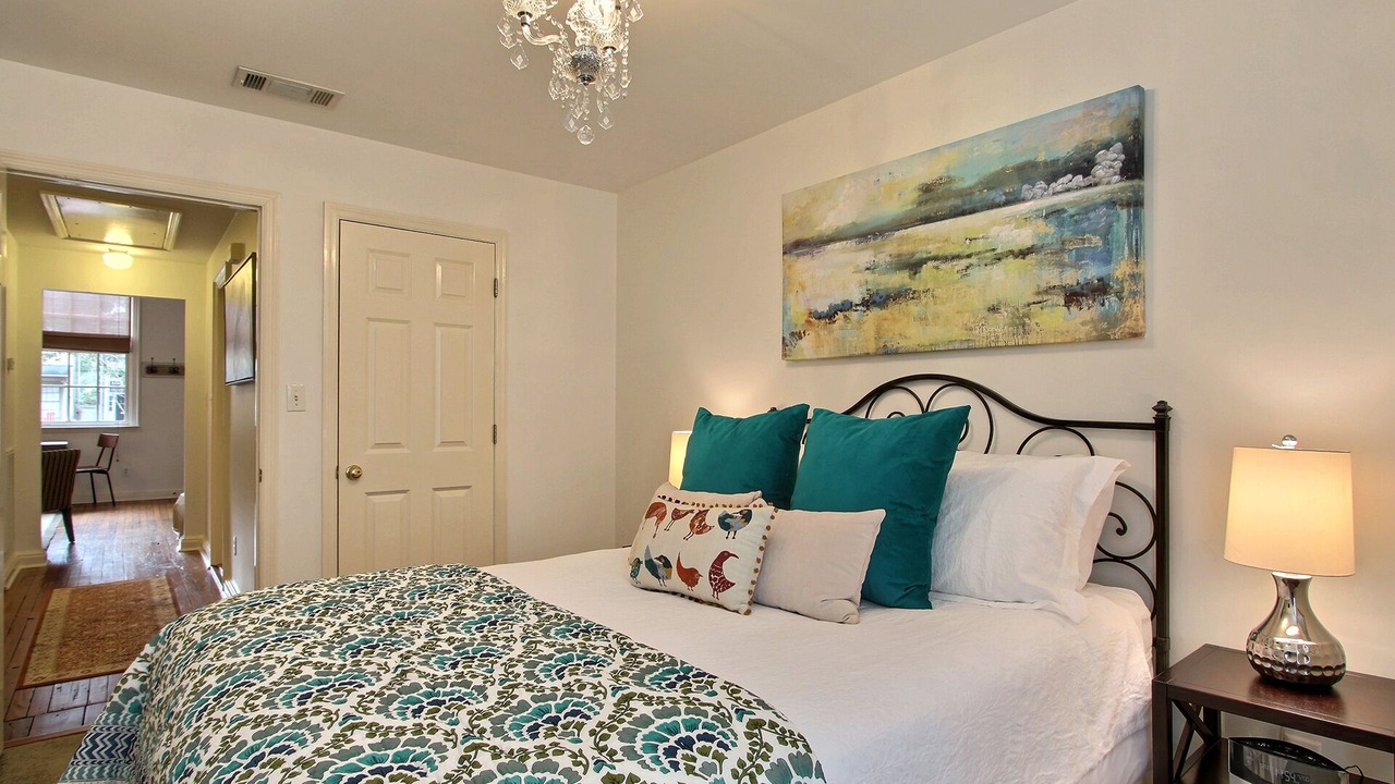 Photo of Bedroom in Metropolitan