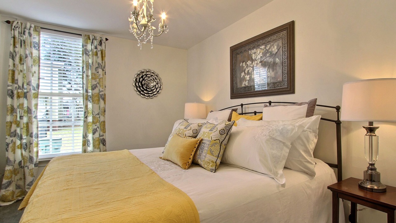 Photo of Bedroom in Metropolitan