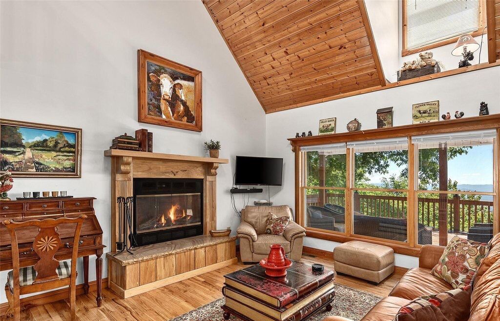 Photo of Livingroom in Maggie Valley
