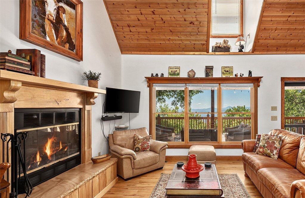 Photo of Livingroom in Maggie Valley