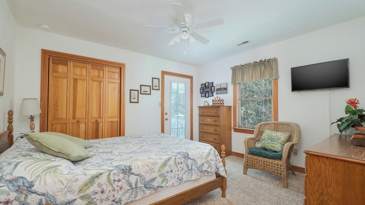Photo of Bedroom in Monteray Shores