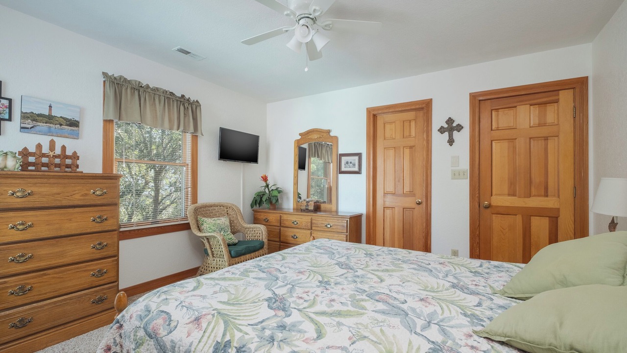 Photo of Bedroom in Monteray Shores