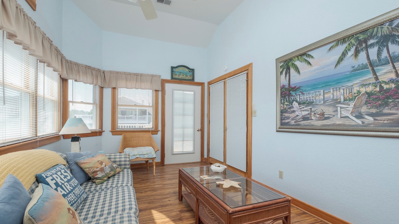 Photo of Livingroom in Monteray Shores