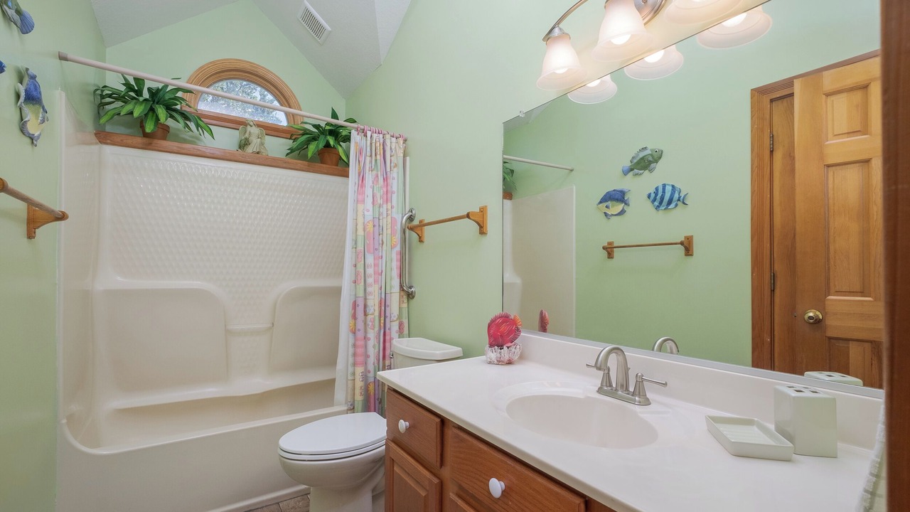 Photo of Bathroom in Monteray Shores