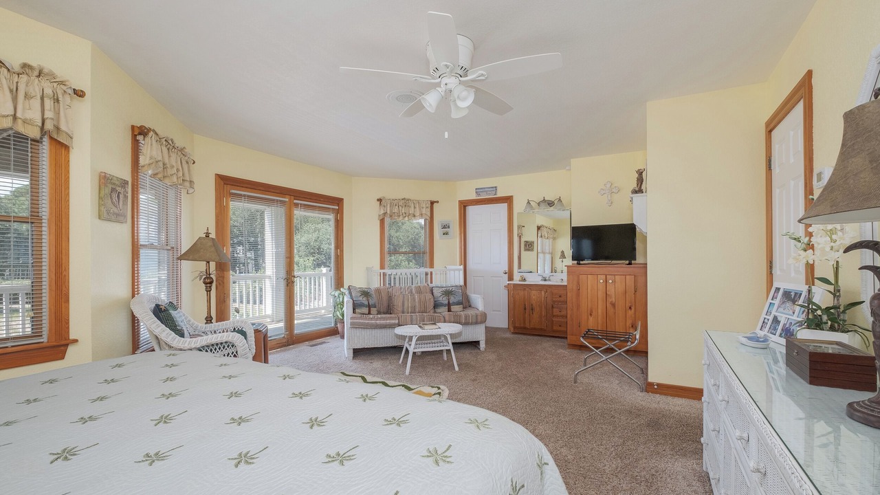 Photo of Bedroom in Monteray Shores