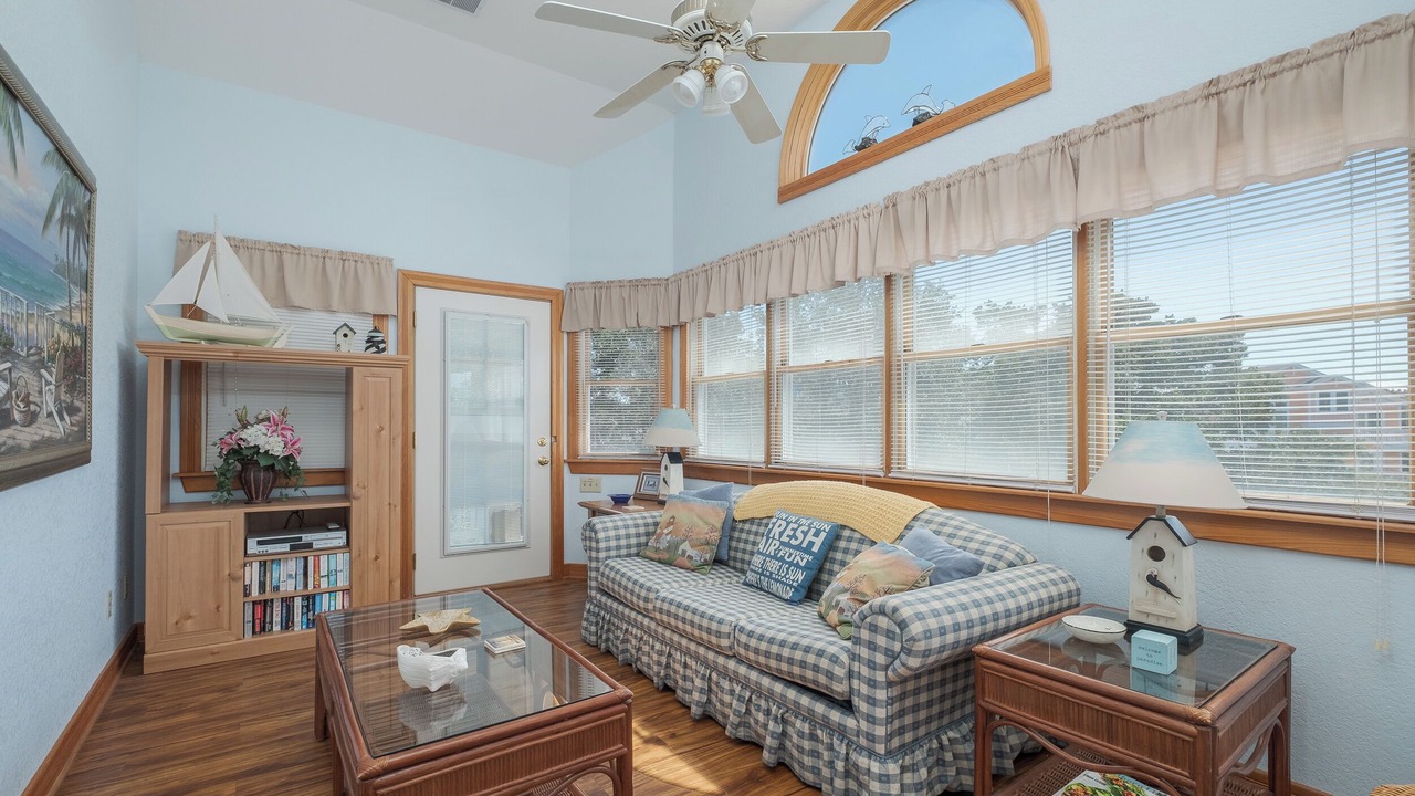 Photo of Livingroom in Monteray Shores