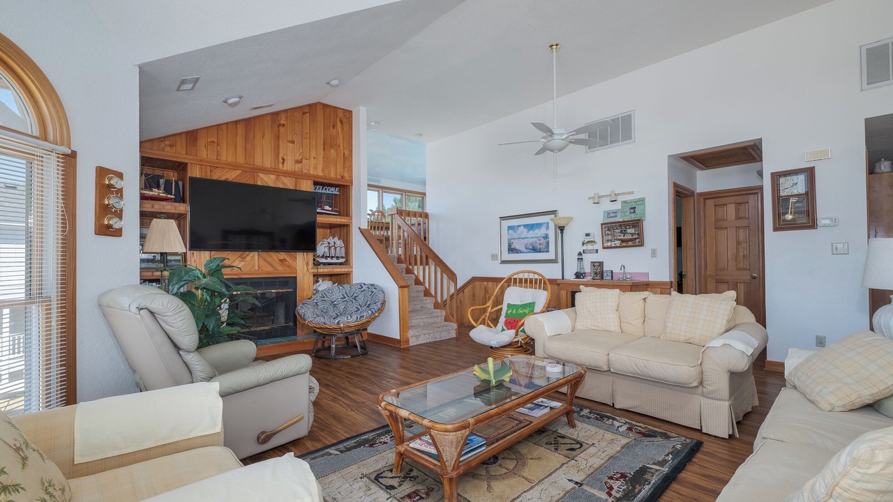 Photo of Livingroom in Monteray Shores