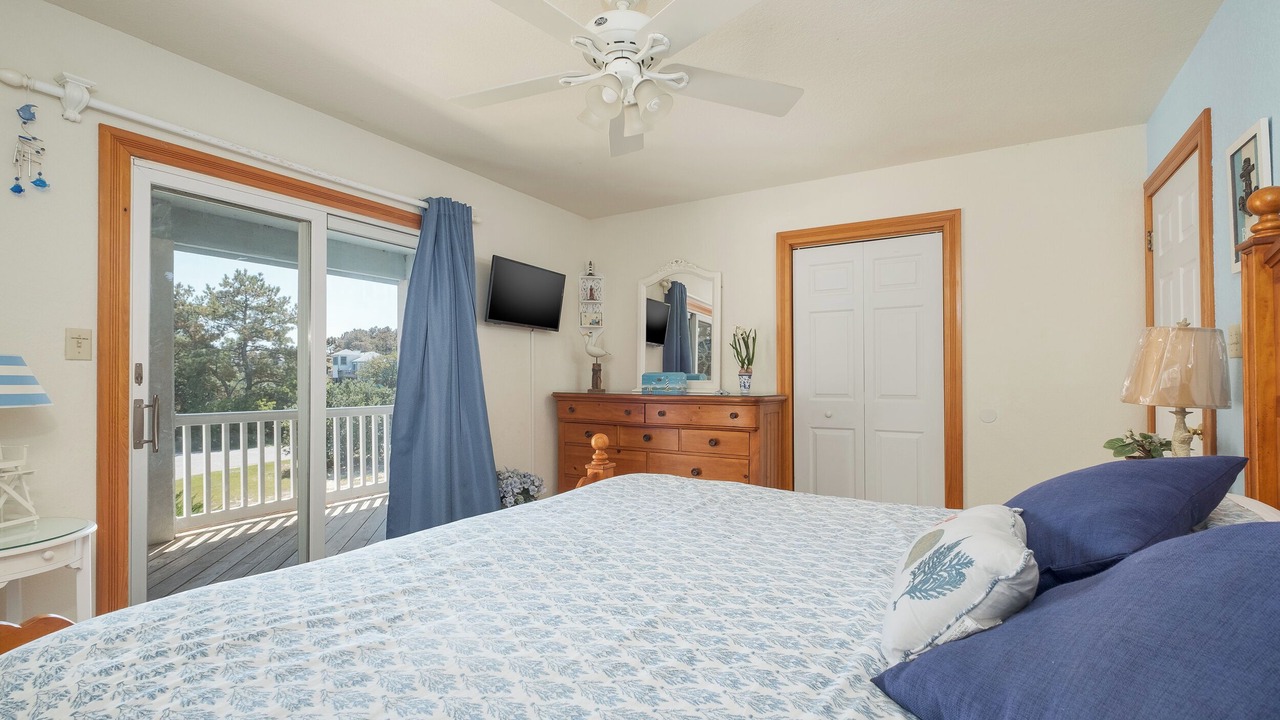 Photo of Bedroom in Monteray Shores