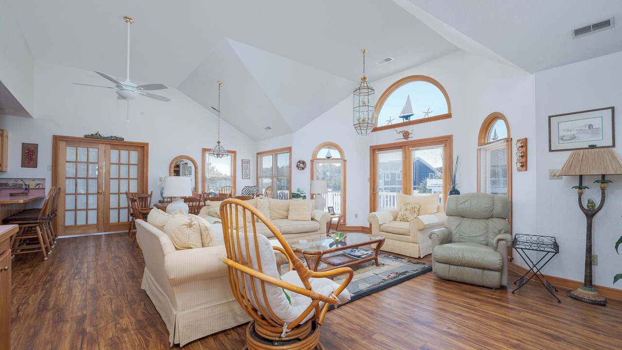 Photo of Livingroom in Monteray Shores