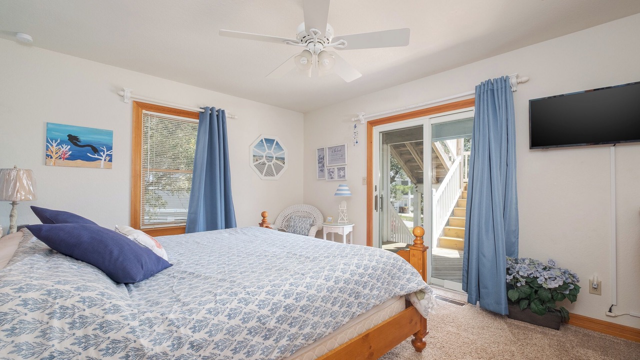 Photo of Bedroom in Monteray Shores