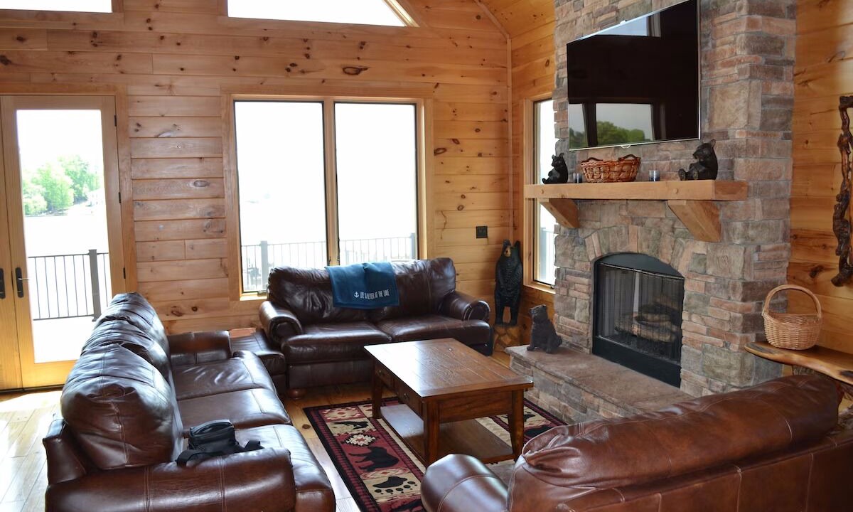 Photo of Livingroom in Lake Norman of Catawba