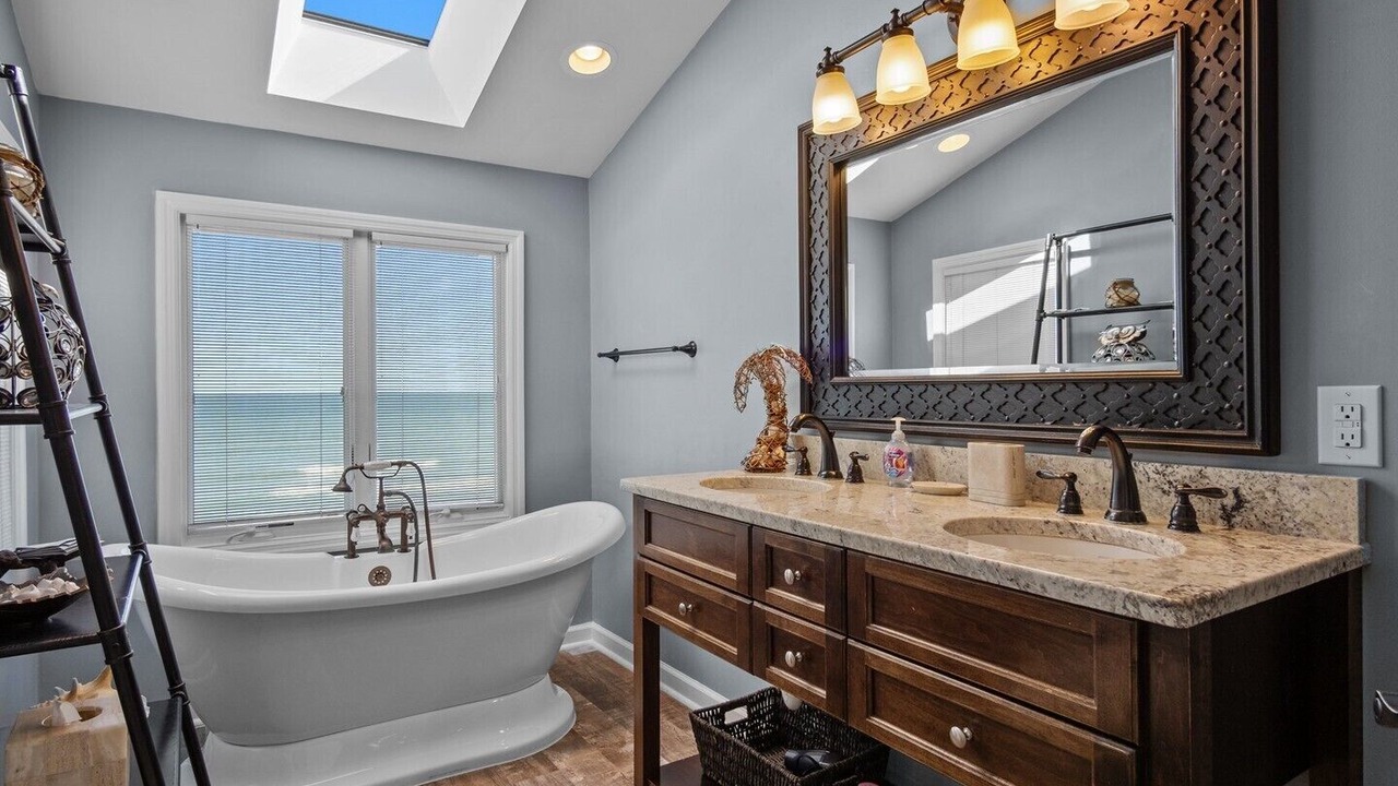 Photo of Bathroom in Emerald Isle