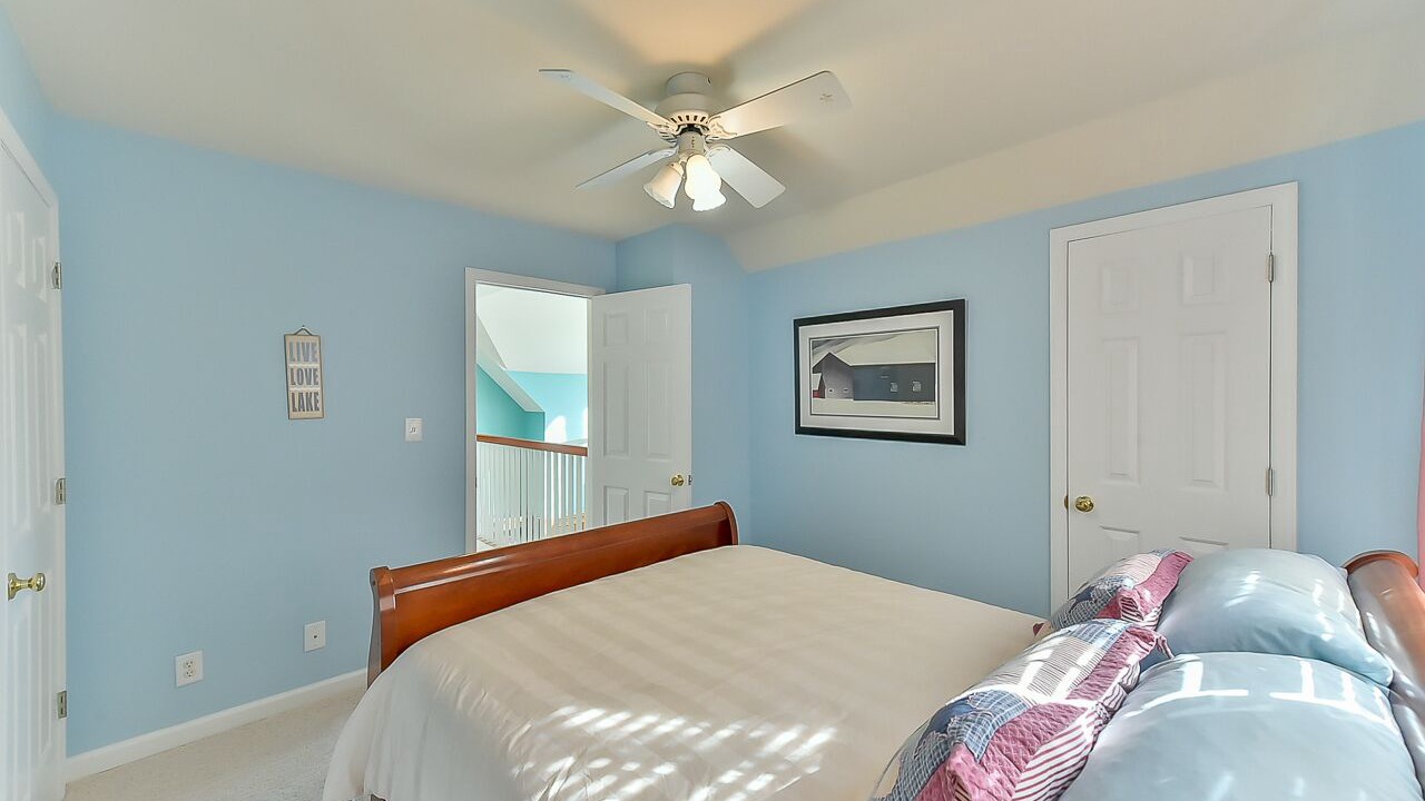 Photo of Bedroom in Leasburg