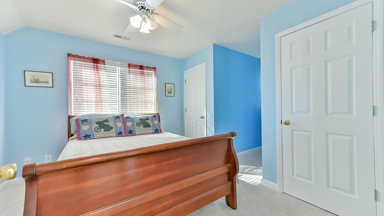 Photo of Bedroom in Leasburg