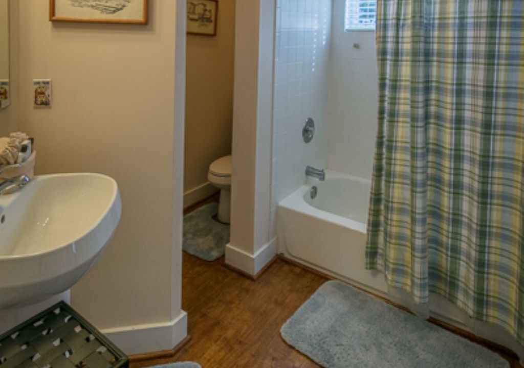 Photo of Bathroom in Seven Devils