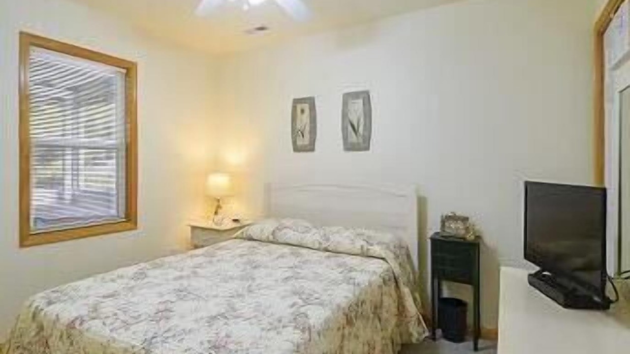 Photo of Bedroom in Whalehead Beach
