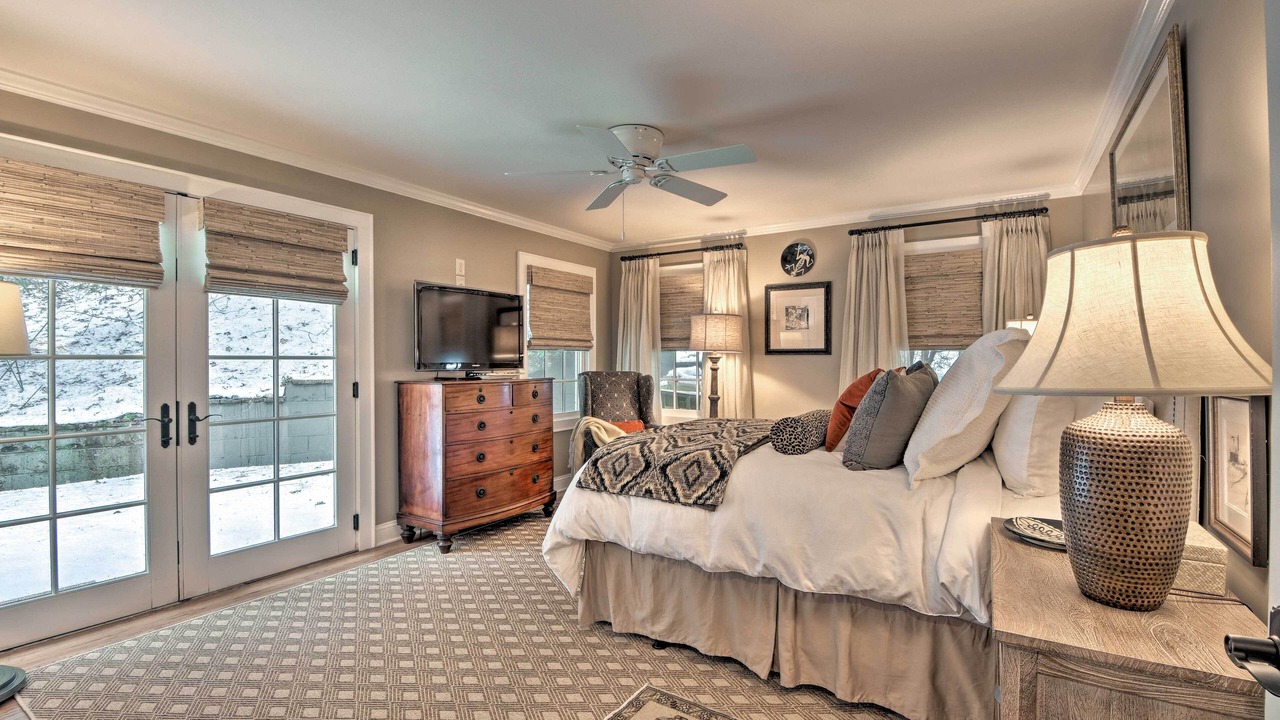 Photo of Bedroom in Mirror Lake