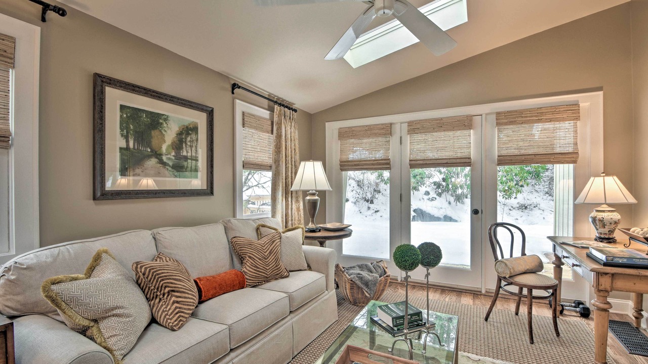 Photo of Livingroom in Mirror Lake