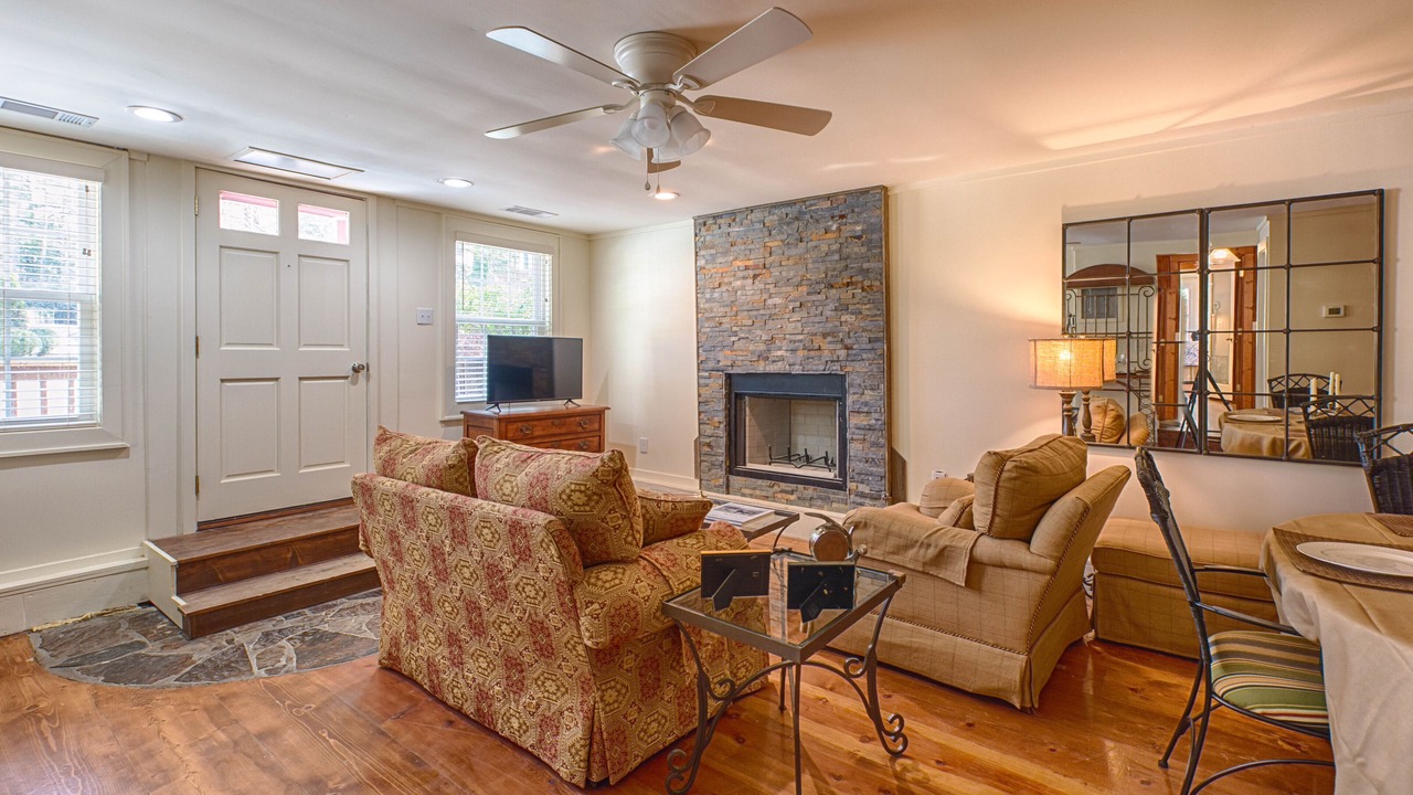 Photo of Livingroom in Mirror Lake