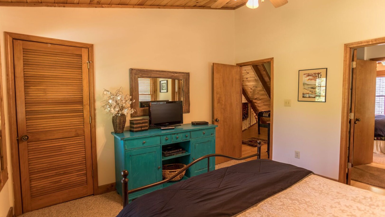 Photo of Bedroom in Sugar Grove