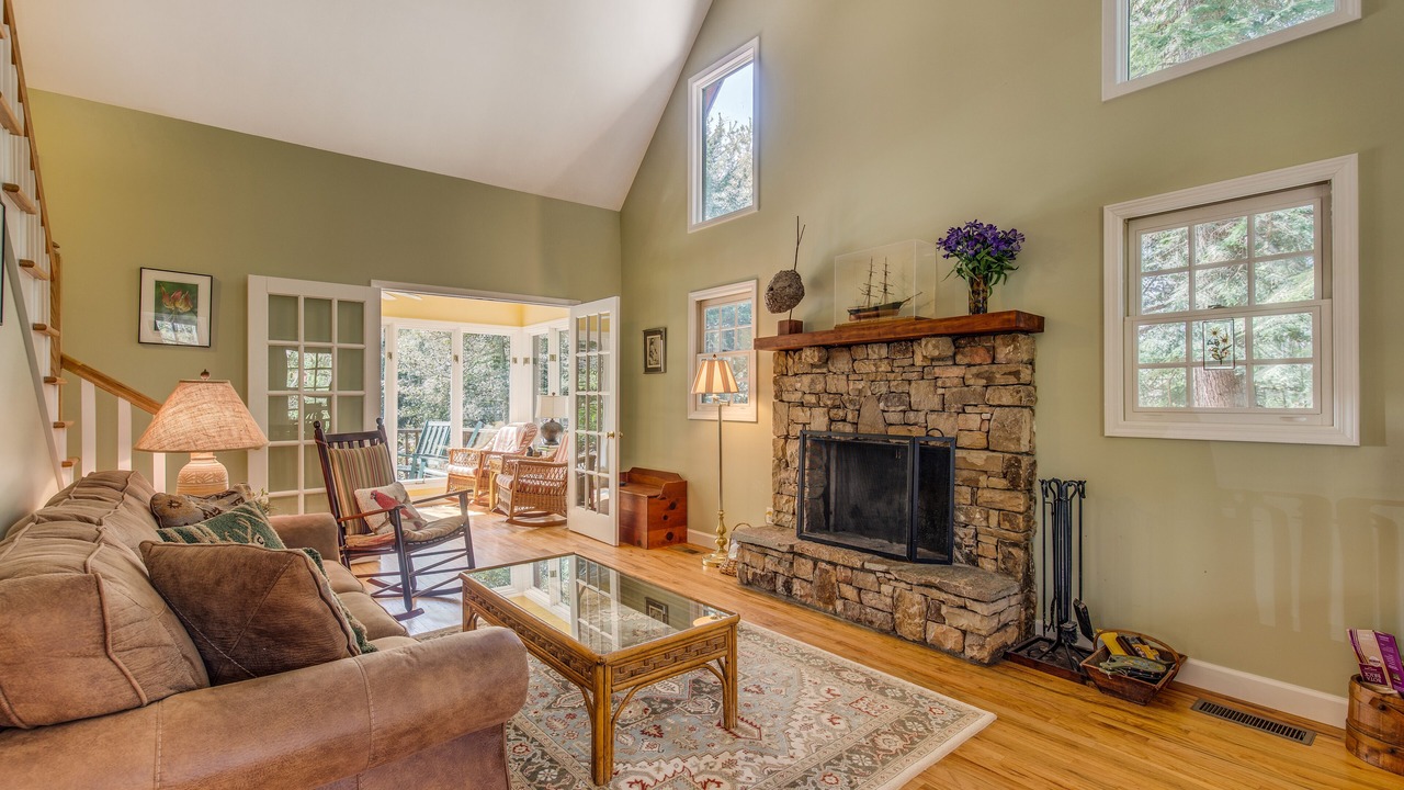 Photo of Livingroom in Pisgah Forest
