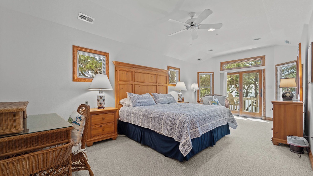 Photo of Bedroom in Monteray Shores
