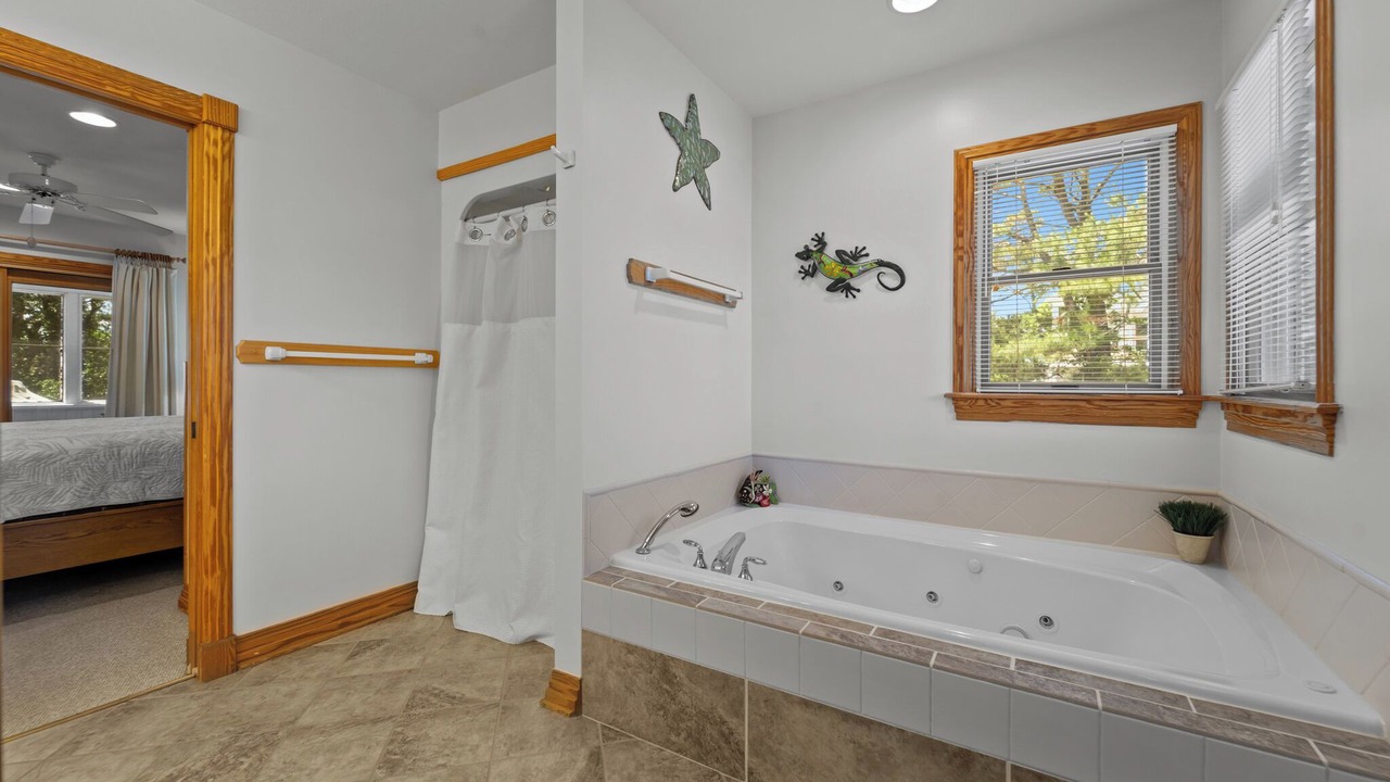Photo of Bathroom in Monteray Shores