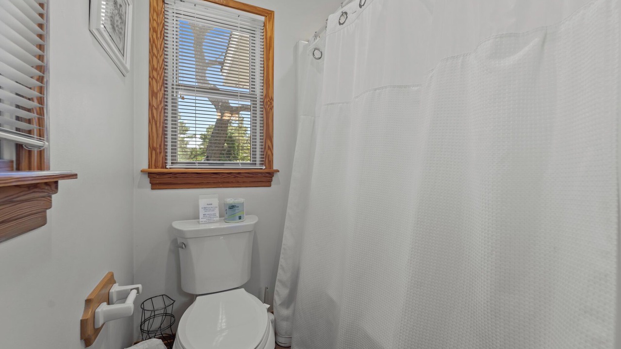 Photo of Bathroom in Monteray Shores